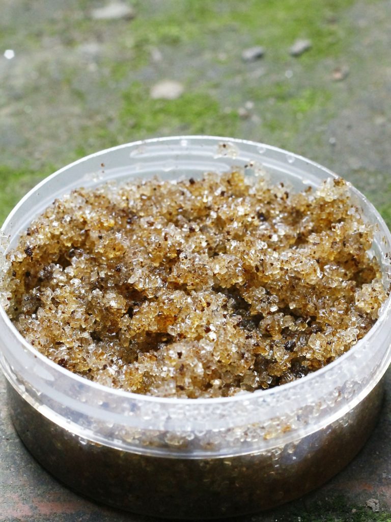 coconut oil in body scrub